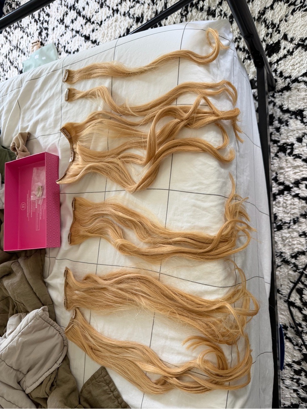 Bombay Dirty Blonde (18) Clip-In Extensions - Warm Blonde - Picture 5 of 8